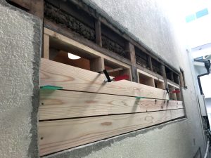 3連窓にバラ板の外壁下地再構築中2