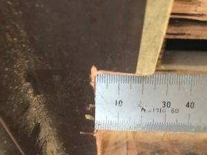 柱の切り欠き寸法を計測