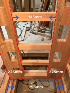 KD米松45mm角の端材と間柱・KDアカマツ45x60mmの端材も使って壁間仕切り下地を作成した下地のピッチ