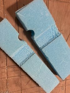 水道管の形に加工した断熱材(スタイロフォーム)
