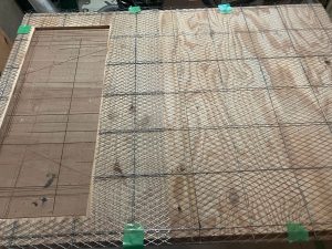 構造用合板の寸法をガイドにしてWラスを切断加工完了