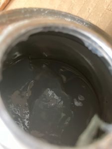ゼリー状になったコーキングプライマー