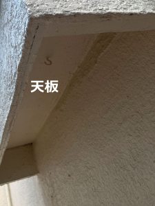 外から見た出窓天板