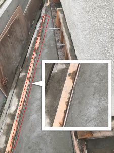 DIYで基礎および土間を追加したときにコンクリートの角の面を取る目的で使った三角樹脂発泡目地棒