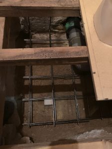 基礎の骨組みにワイヤーメッシュを採用したトイレ床下