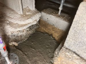 木製束があった場所へ打ったコンクリート