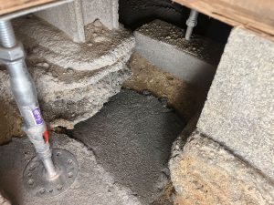 木製束があった場所へ打ったコンクリートが硬化