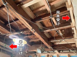 吊り木受けを付けた1階リビング天井