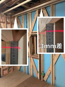 付けた野縁受けが一部3mm差がある状態をレーザー墨出し器と鋼製定規で確認