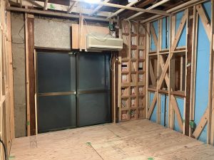 DIYで内装工事中のリビング全体